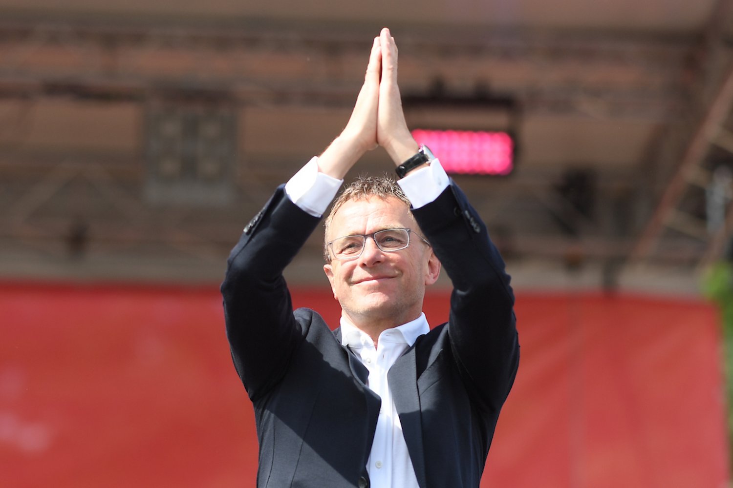 Ralf Rangnick Ralf Ragnick(RB Leipzig) bedankt sich beim RB.