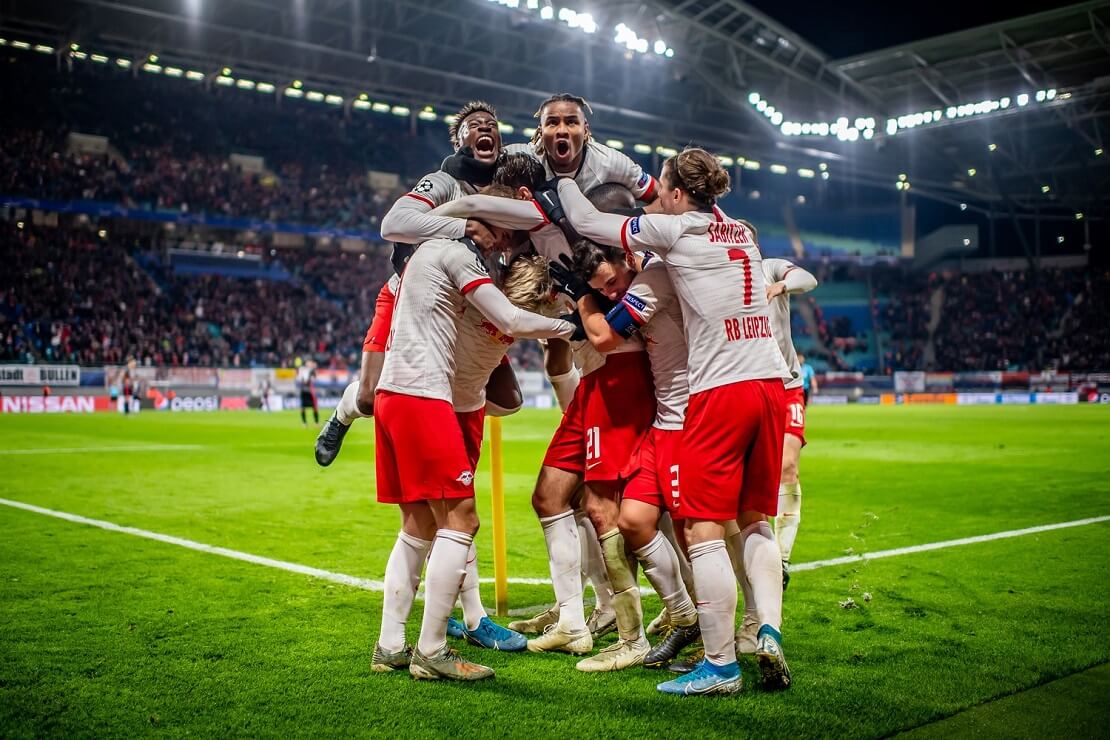 RB Leipzig jubelt an der Eckfahne