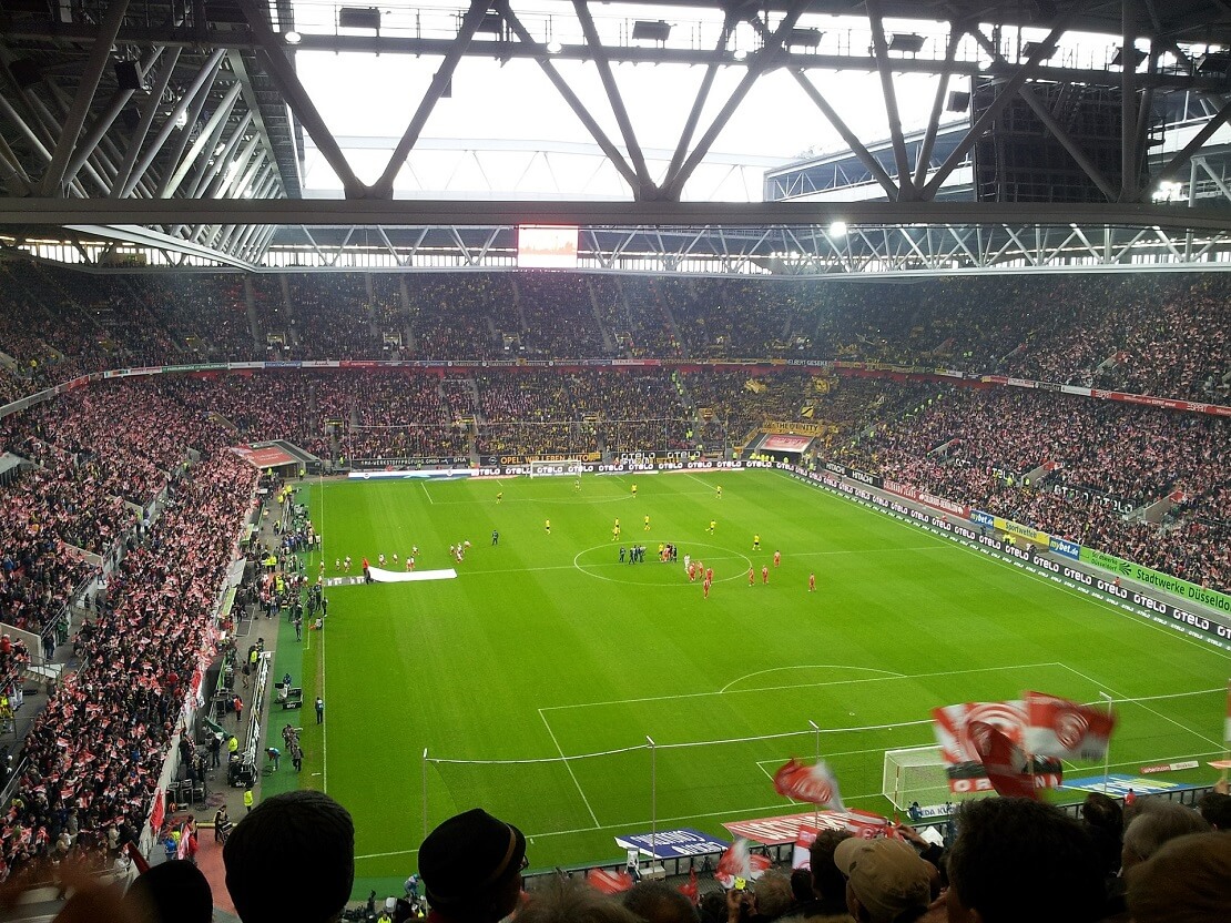 Voll besetztes Stadion von Fortuna Düsseldorf