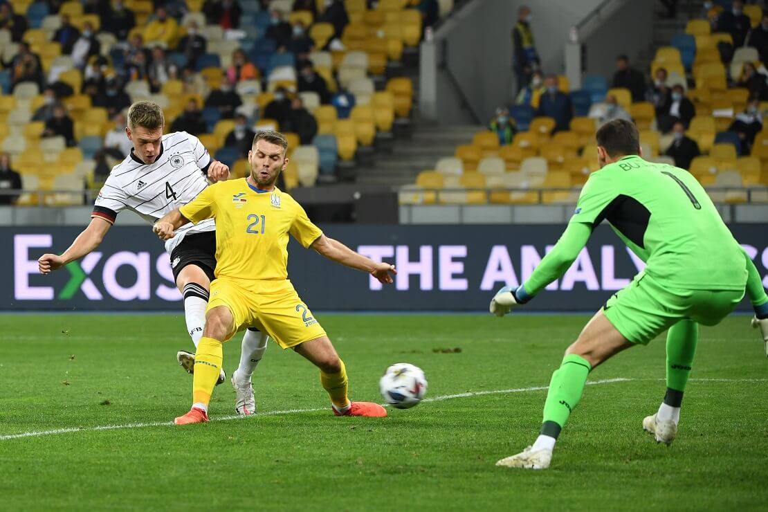 Deutschlands Matthias Ginter erzielt ein Tor gegen die Ukraine