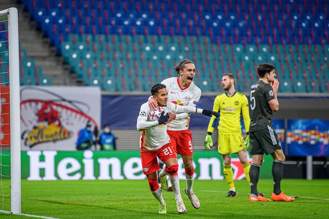 Kluivert und Poulsen von RB Leipzig jubeln nach Tor gegen Manchester United