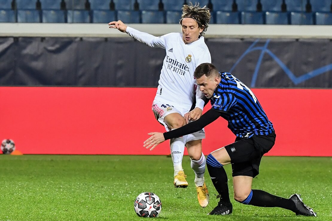 Luka Modric in einem Duell um den Ball