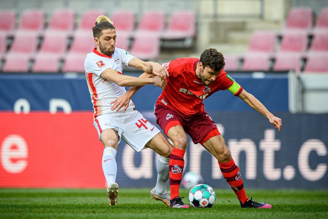 Kölns Jonas Hector im Zweikampf mit Leipzigs Kevin Kampl