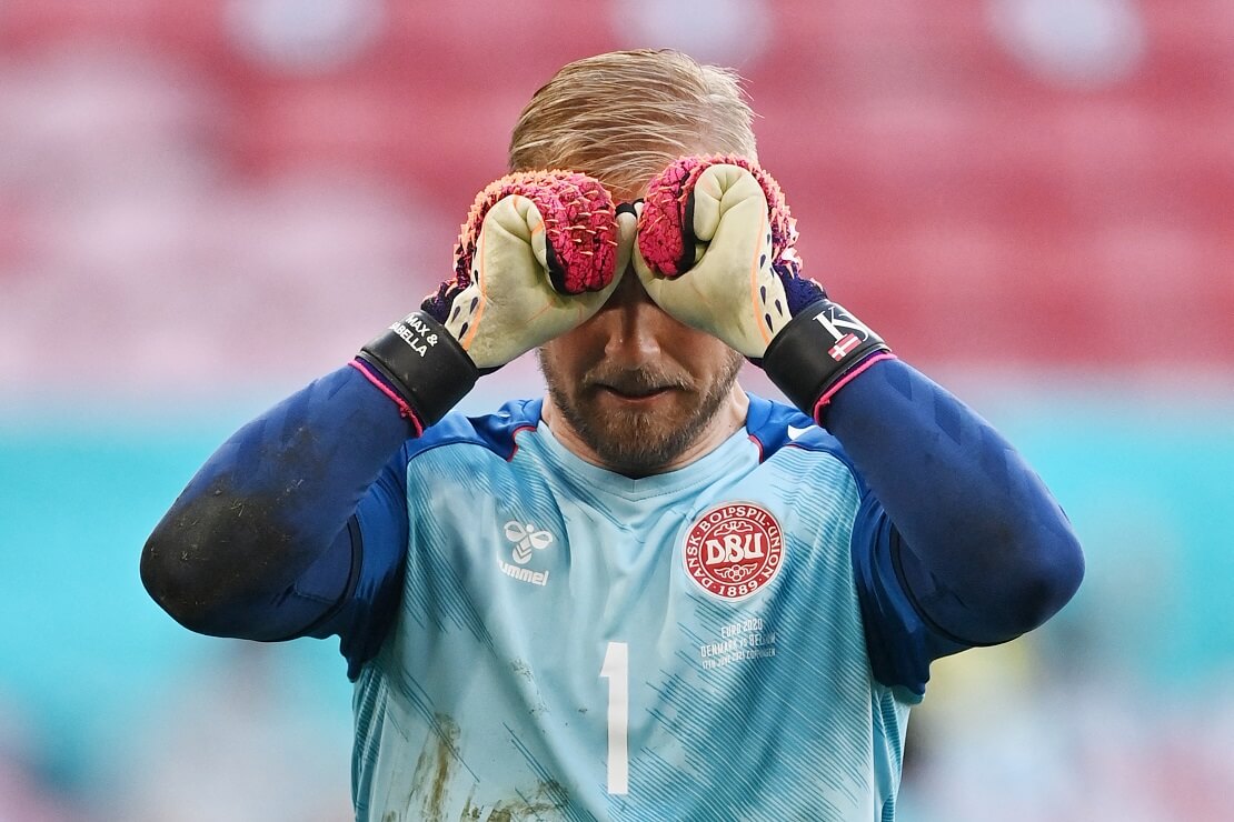 Kasper Schmeichel von Dänemark hält die Fäuste vor die Augen