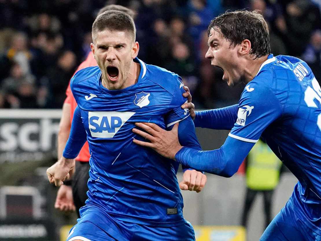 Kramaric und Skov von der TSG Hoffenheim bejubeln ein Tor