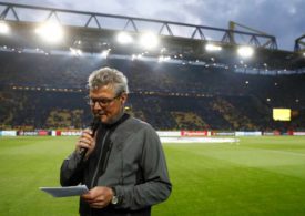 Norbert Dickel in einem Fußballstadion