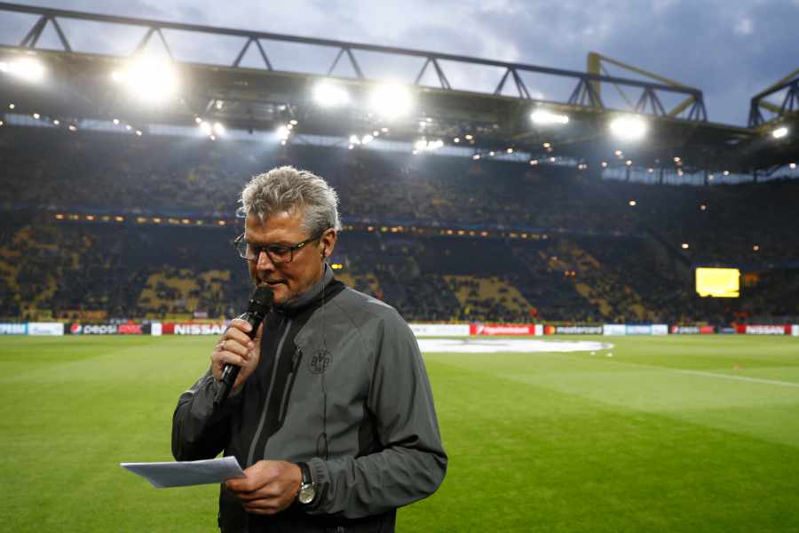 Norbert Dickel in einem Fußballstadion