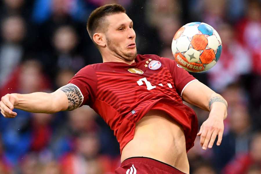 Niklas Süle macht eine Ballannahme