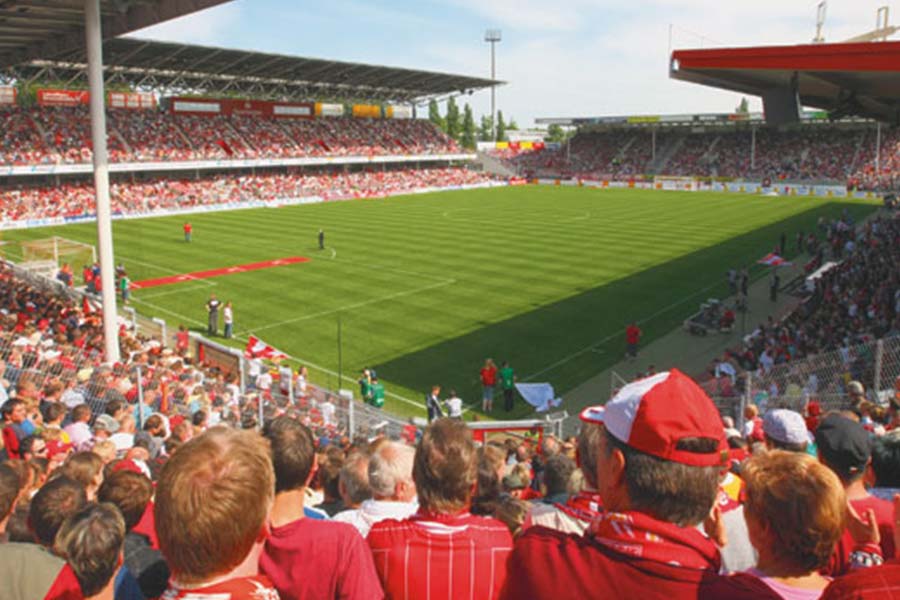 Das FC Energie Cottbus Stadion Aufnahme aus der Tribüne