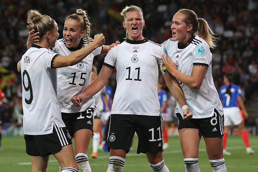 DFB-Frauen bei der EM: Doppelte Popp schießt Deutschland ins Finale