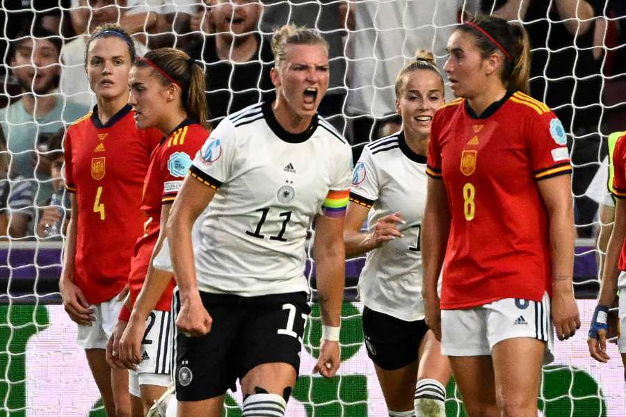 Alexandra Popp jubelt nach ihrem Tor in der 37. Minute im Gruppenspiel Deutschlad vs. Spanien