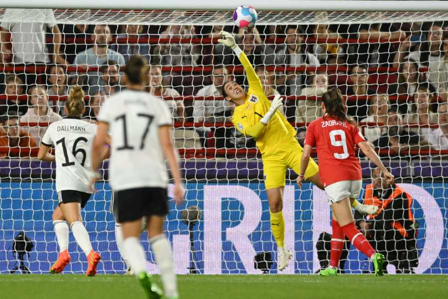 DFB-Frauen bei der EM: Viertelfinalsieg nach Alu-Festival