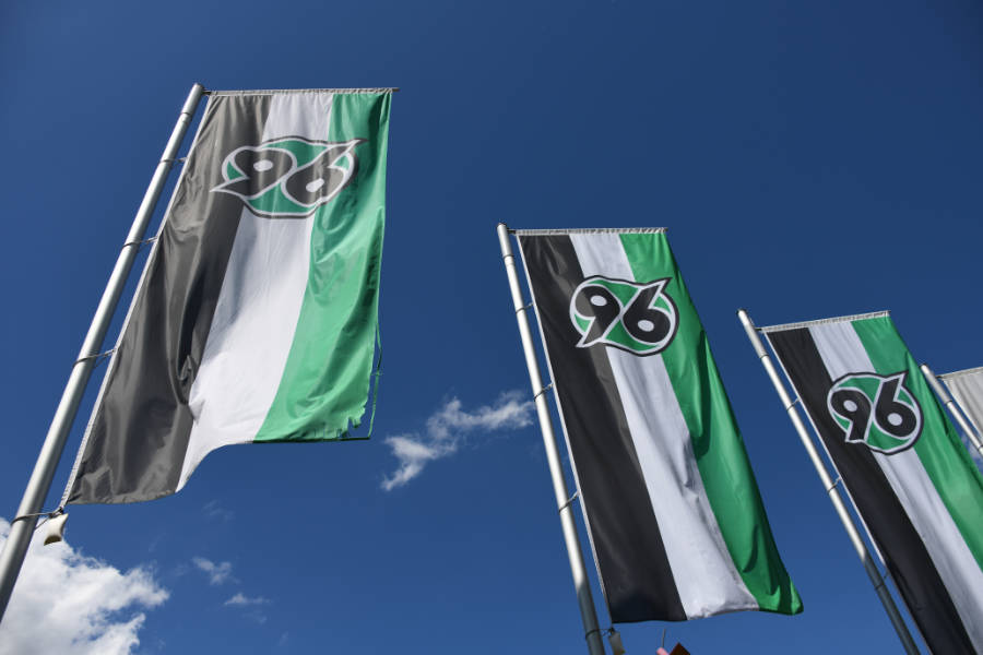 Drei Flaggen von Hannover 96