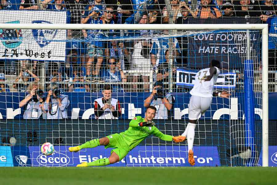 VFL Bochum Vs. Bayern München: Sadio Mane schießt das 5:0 gegen Bochum.