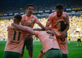 Werder Bremen Spieler feiern ein Tor gegen Borrussia Dortmund